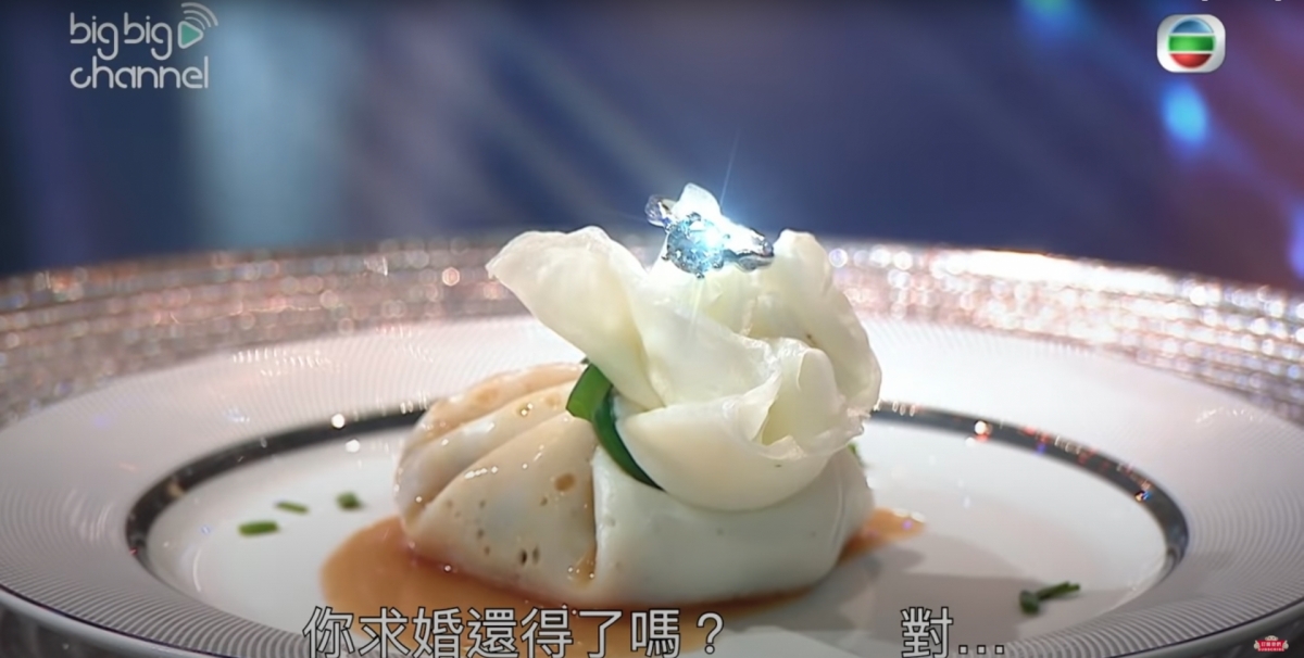 Do姐更立即帶上戒指,看來十分歡喜!