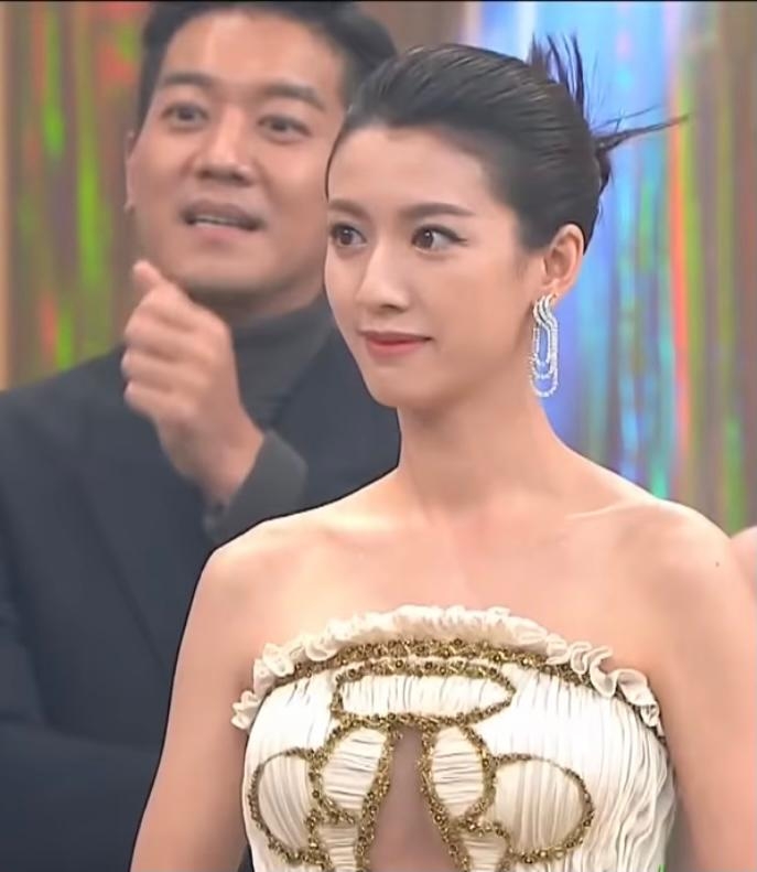 蔡思貝今年站阿姐旁邊,排位比李佳芯、唐詩詠和黃智雯更置中