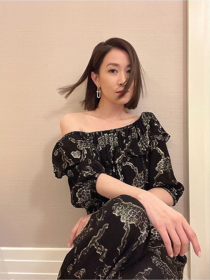 佘詩曼不論長髮還是短髮造型都突顯到髮質不錯~