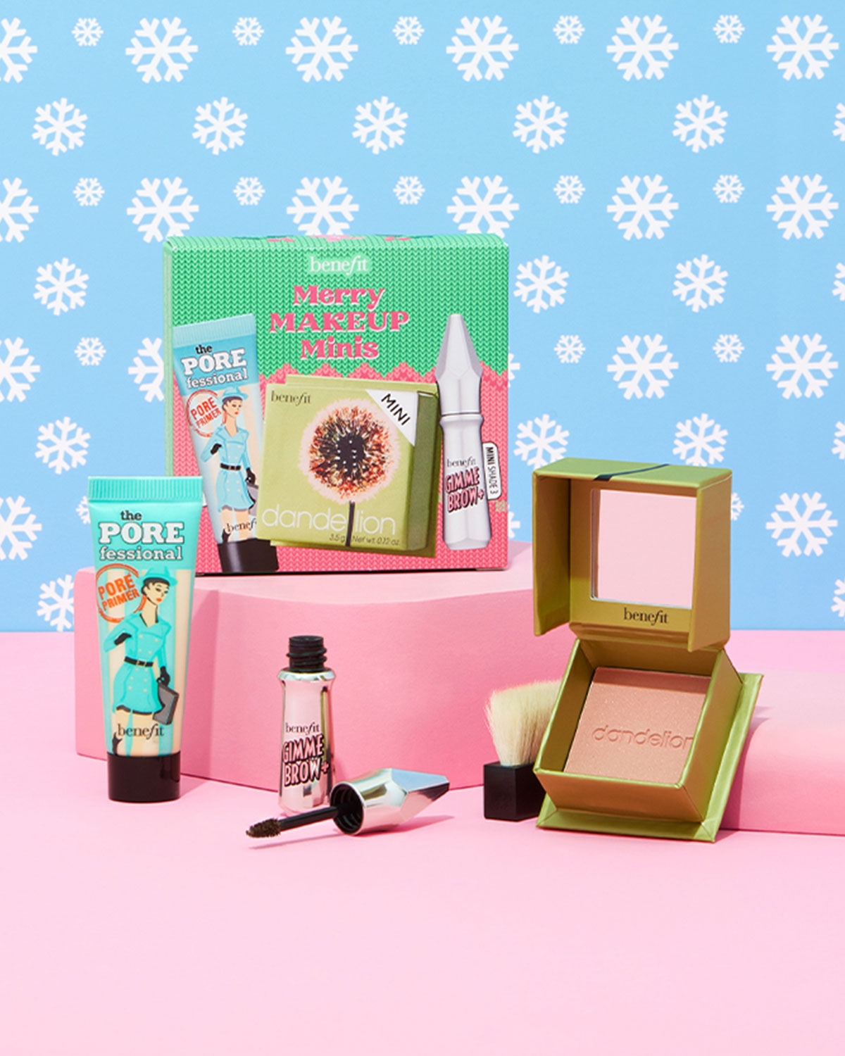 Benefit Cosmetics 的節日彩妝套裝貫徹以往的玩味作風,以可愛趣味的「Ugly Sweater」為包裝設計主題