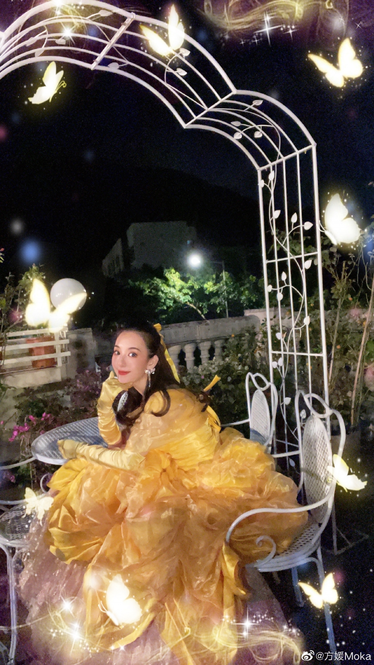 老公郭富城更在她面前下跪,風度翩翩宛如真實的王子與公主