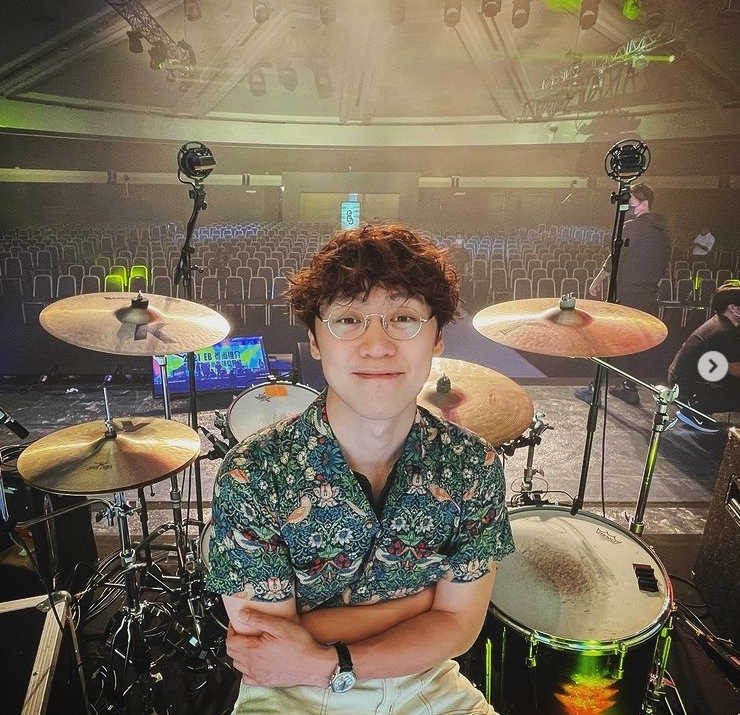 分手後男方與女方好友拍拖並閃婚