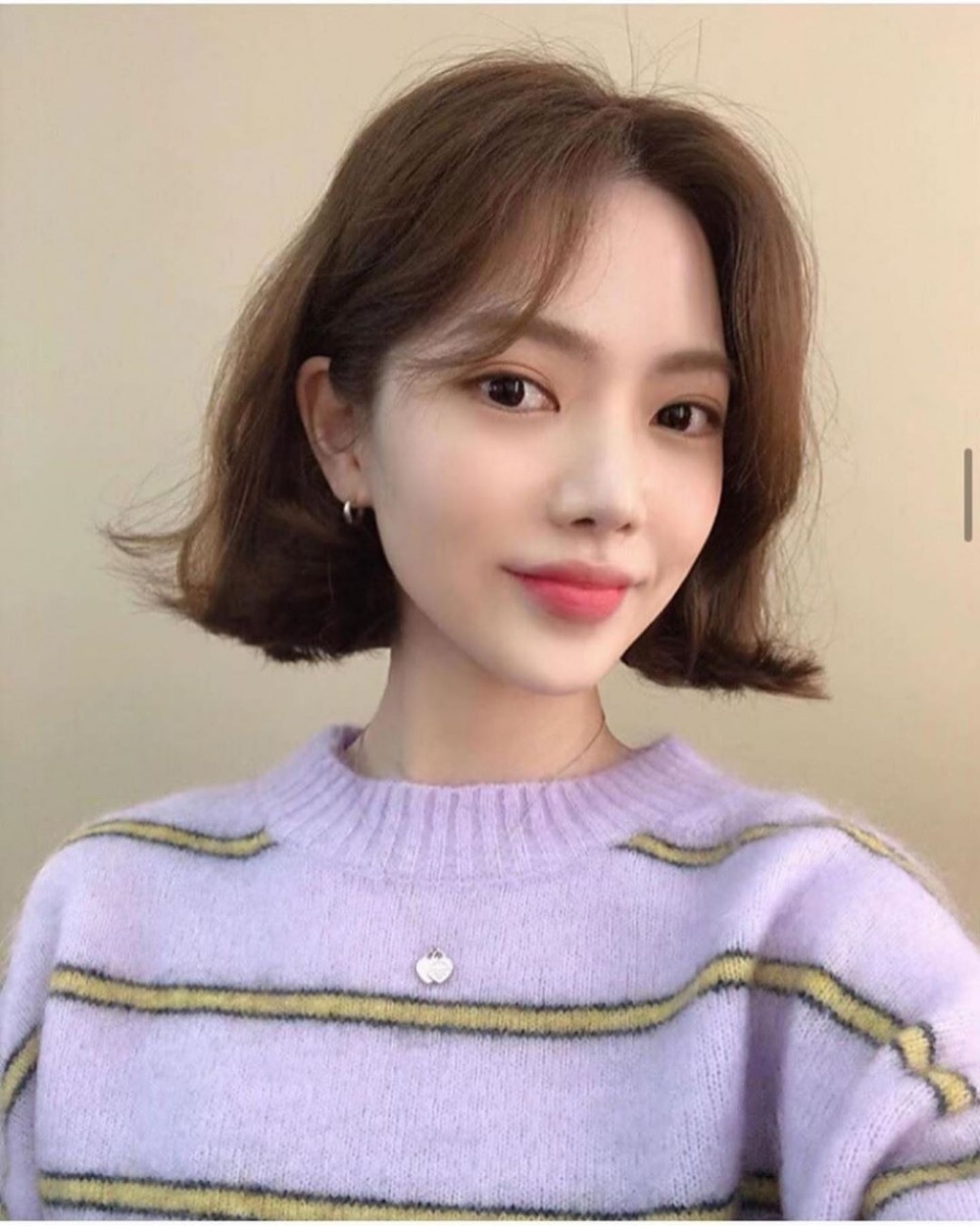 Fluffy髮型的捲度多由耳朵位置開始,這有助改善頭頂扁塌的問題~