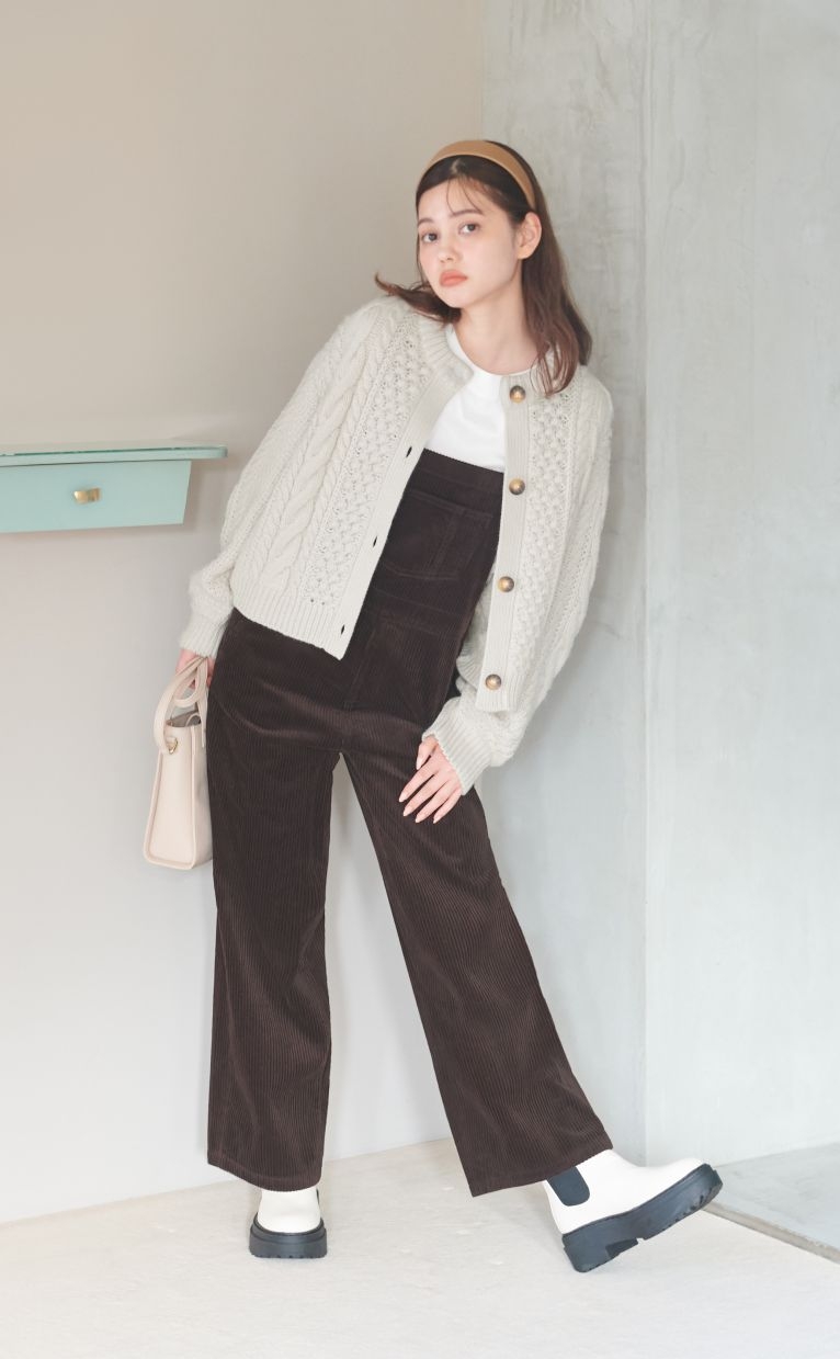 針織外套在外同樣達到混搭效果,一樣保暖又好看~