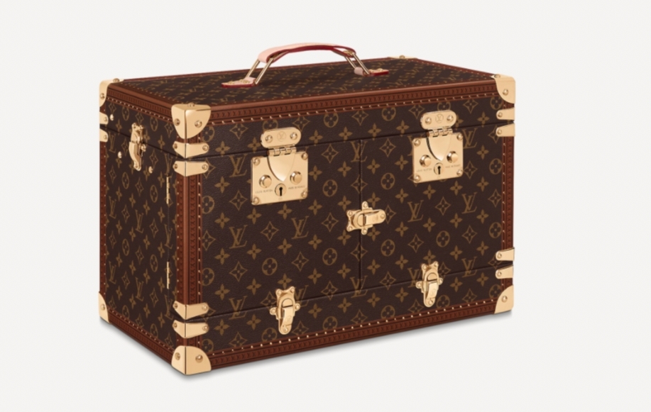 LV最新的麻雀套裝外型採用經典的行李篋造型設計~