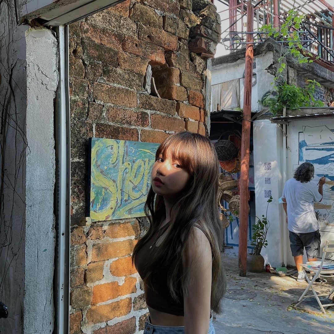 曾經說過想以韓國女團 BLACKPINK 及 MAMAMOO 為目標的 Day，在參加《全民造星4》面試時亦表示有人覺得她是 Lisa、Jennie＠BLACKPINK 的混合體，看來對自己亦相當有自信！