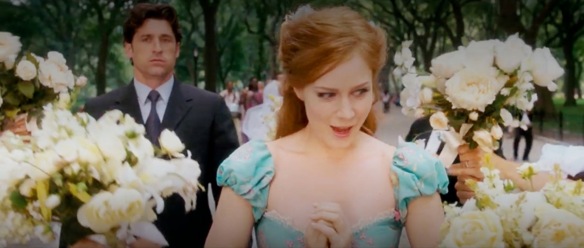 Giselle公主在人間與Patrick Dempsey飾演的男主角Robert Philip相戀~