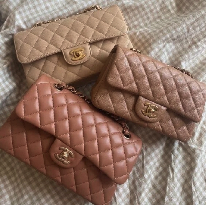 作為 Chanel 迷必收藏的 Classic Flag Bag 系列,幾乎每次加價亦會受到波及,難怪不少人也認為早買早享受!