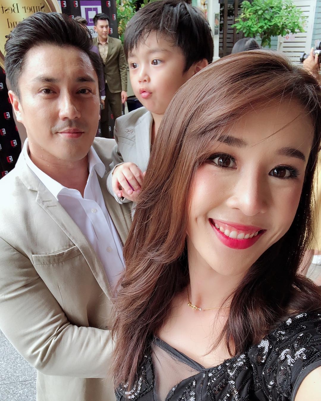 不過兩人為了共同照顧兒子 Lego,離婚後依然選擇繼續同居