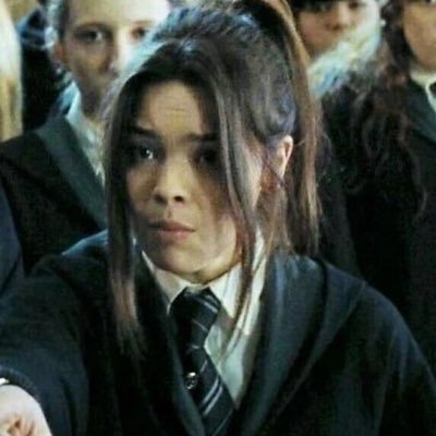 Pansy Parkinson一角後來由另Scarlett Byrne 頂上演出