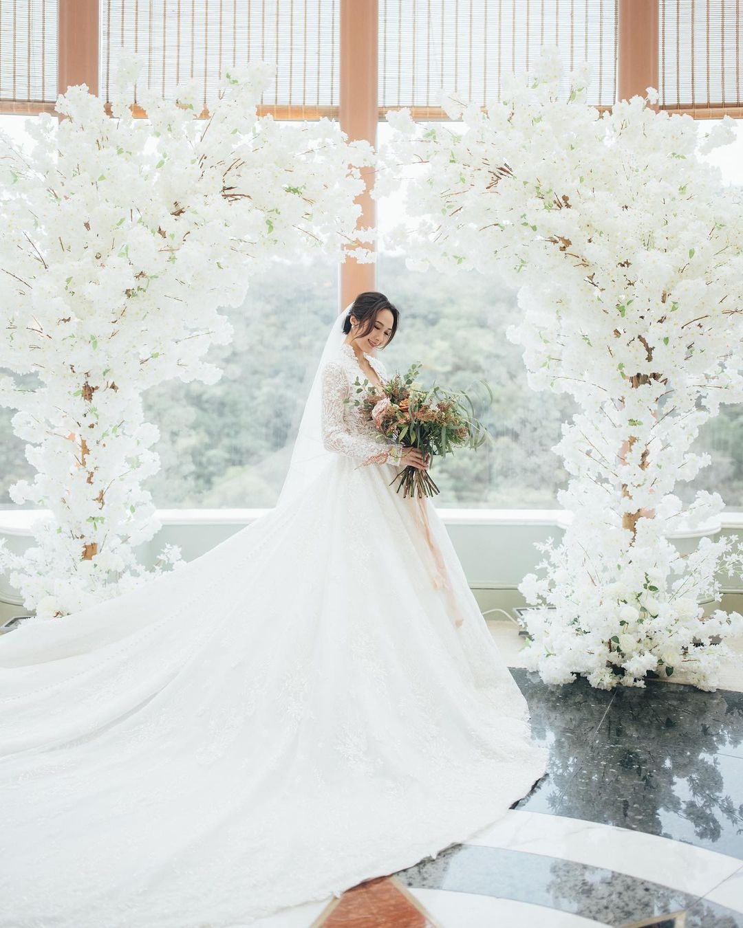 樓主對住出面其他年輕活力女生,初相識很正的感覺就等於初時他對老婆的感覺