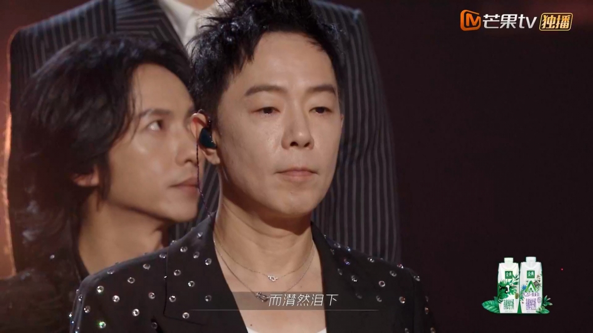 黃貫中是Beyond的成員深得民心,其妻子朱茵最近也在內地發展甚有名氣