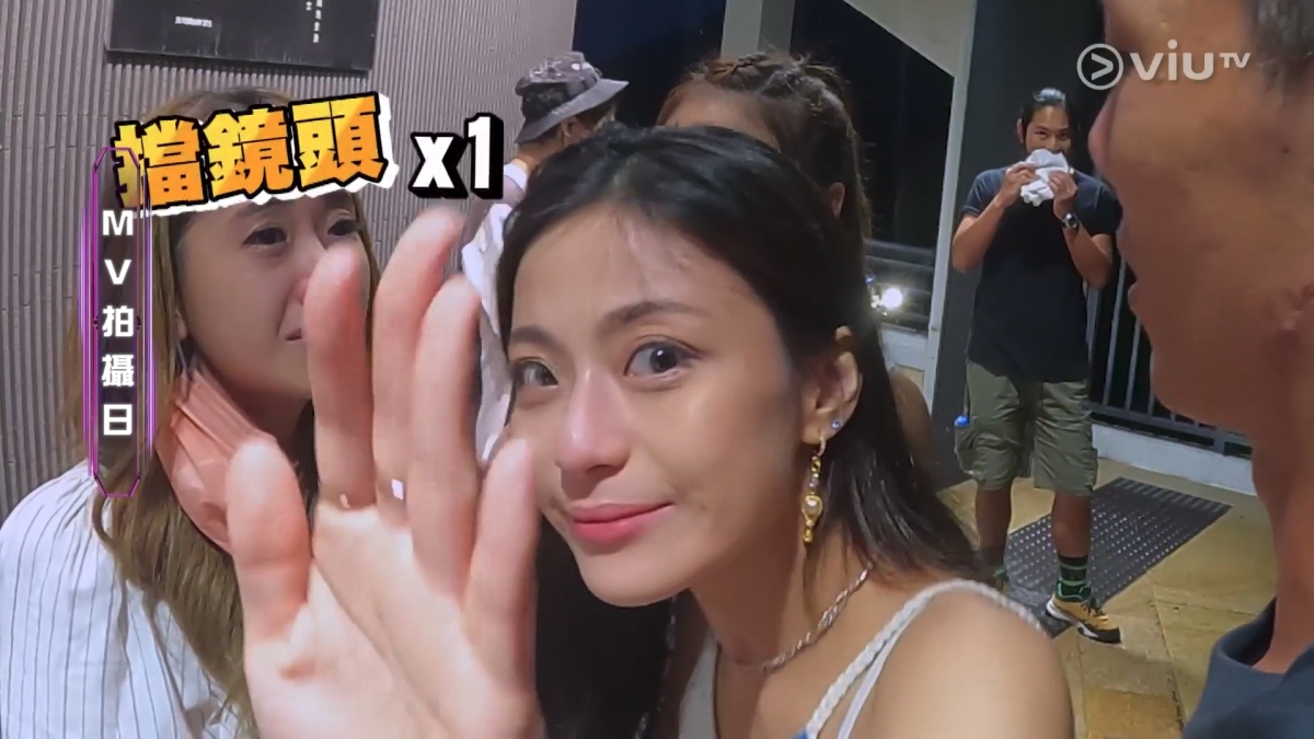 有參賽者因為不滿製作組的拍攝安排,深感委屈而哭!