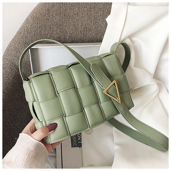 不過令人驚喜的是，2021年最受歡迎的手袋顏色竟然是綠色