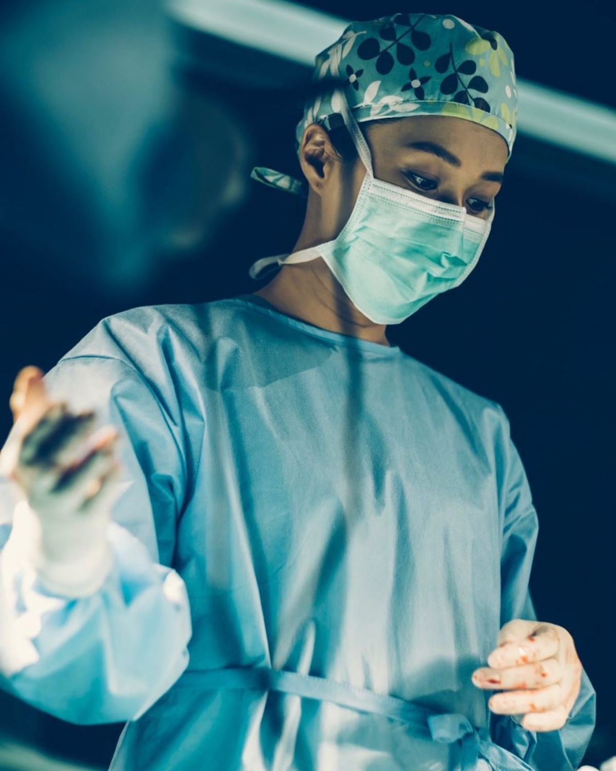 鍾嘉欣升呢成為專業有型的女醫生