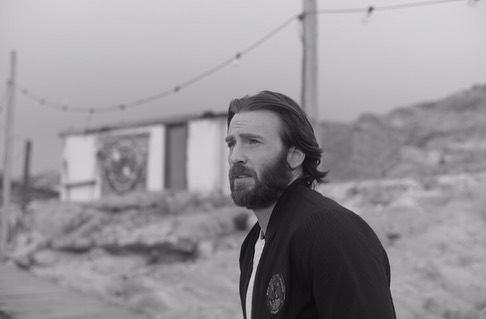 Chris Evans 在經歷過與《仙履奇緣》女主角 Lily James 的緋聞後,似乎有好一段時間仍保持單身