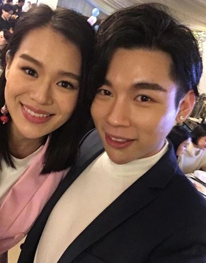 姚子裕Kev是一位香港名設計師,他曾與胡杏兒開設自家品牌婚紗店「KEVOLIE」