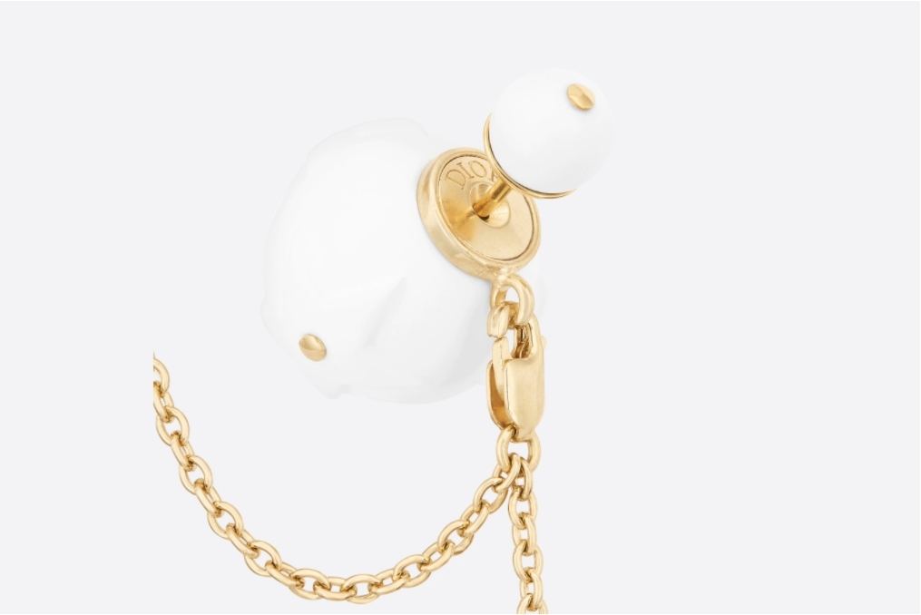 耳機鏈是可以拆卸，單戴當作耳環或是頸鏈都可以～