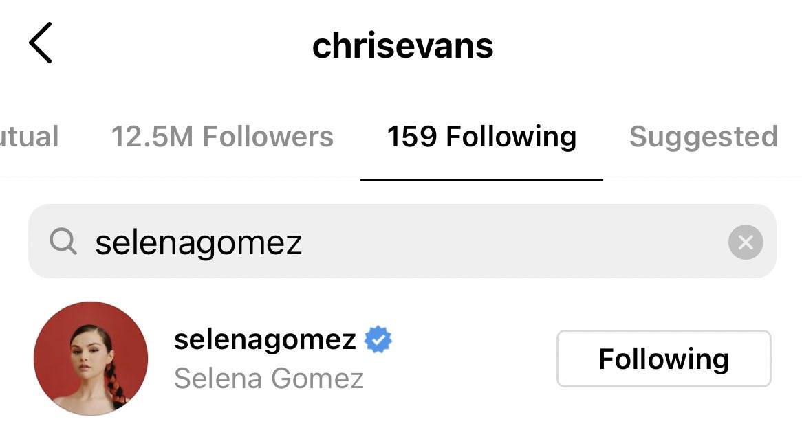 兩人的戀情,源於早前由一位 Twitter 網友上載的兩張照片!在照片中看到 Chris Evans 和 Selena Gomez 於同一家餐廳中離開,