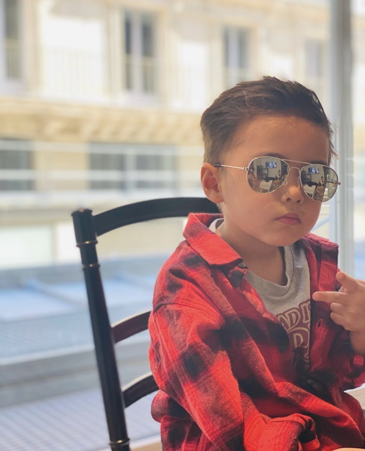 周杰倫分享Romeo用了髮膠gel頭的照片!