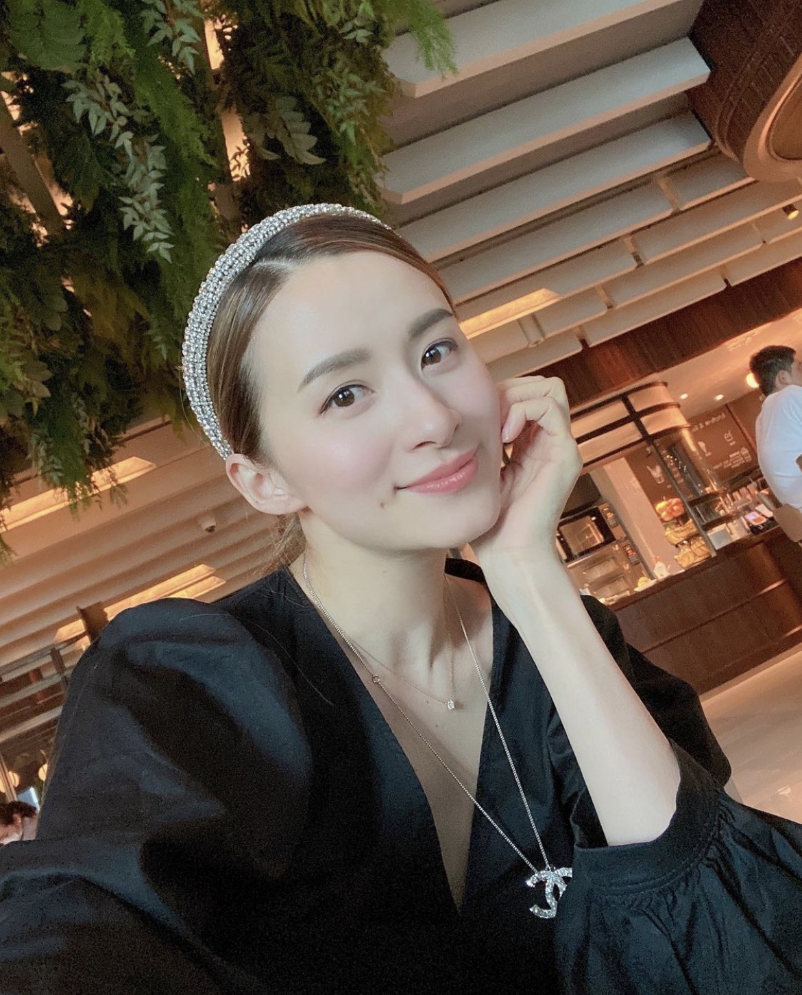 嫁入豪門的Jess相當富貴,早前更穿上一身名牌帶着BB Jayden出街!