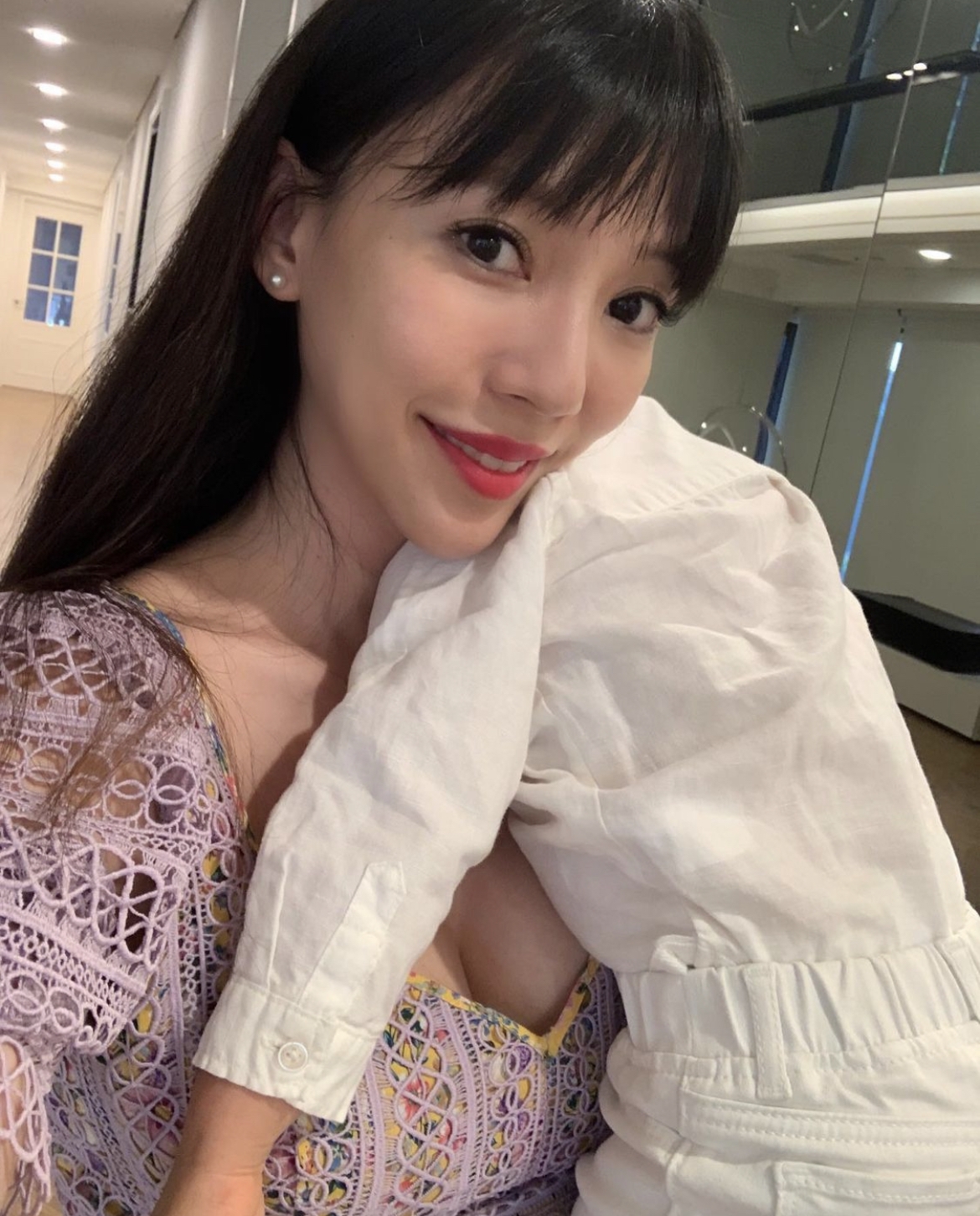 李靚蕾的母親李瑤敏曾經跟多名娛樂圈的大哥級男星拍拖~