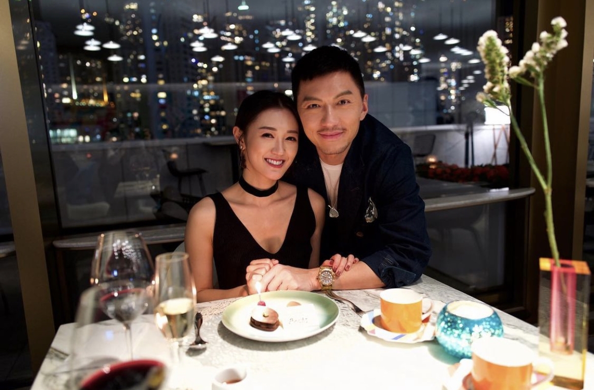 袁偉豪和張寶兒回顧一年婚姻生活的感受!