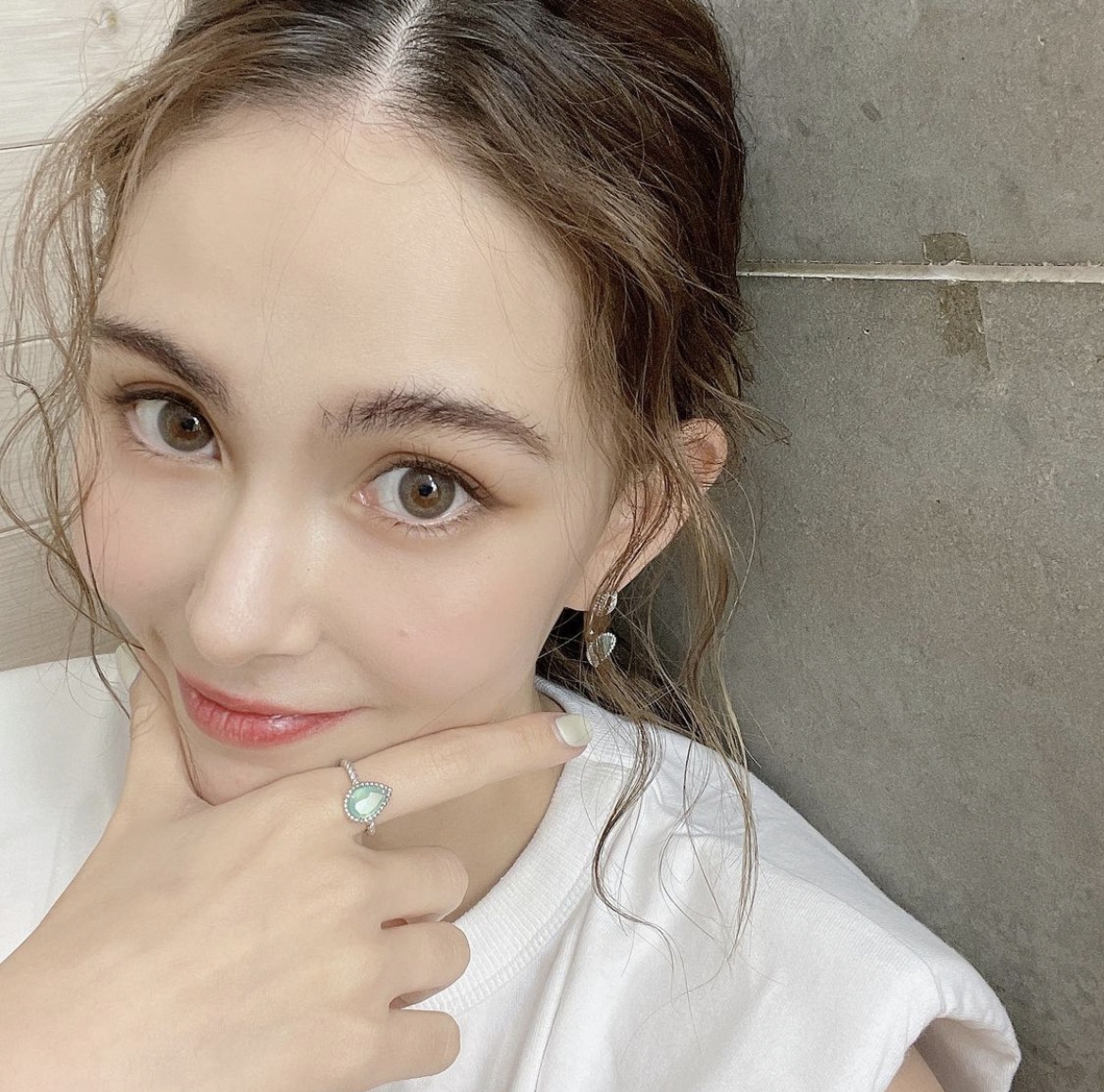 有天王嫂之稱的昆凌其實是混血兒!