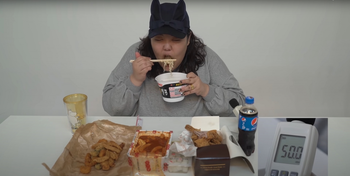每條影片都食得津津有味!