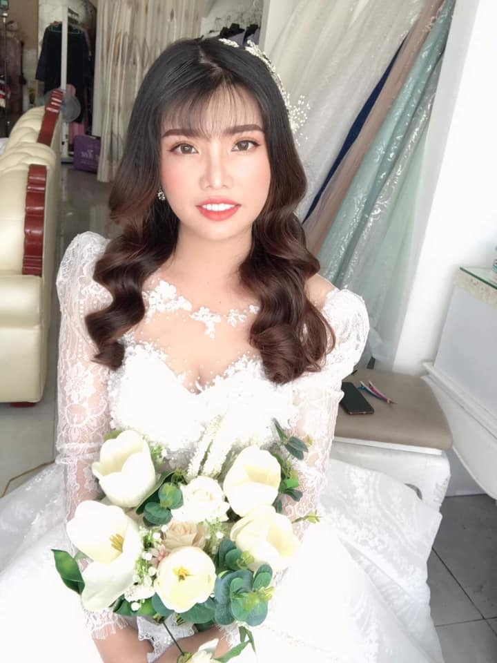 郭金鳳不惜花費10萬港元整容,順利結識一名富二代結婚~
