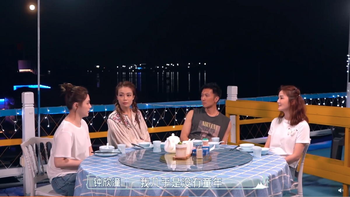 阿嬌的童年回憶就剛好相反,她憶述自己並沒有童年~