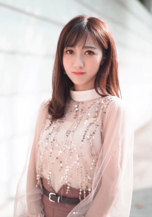 何依婷被指出入是高級髮廊的VIP