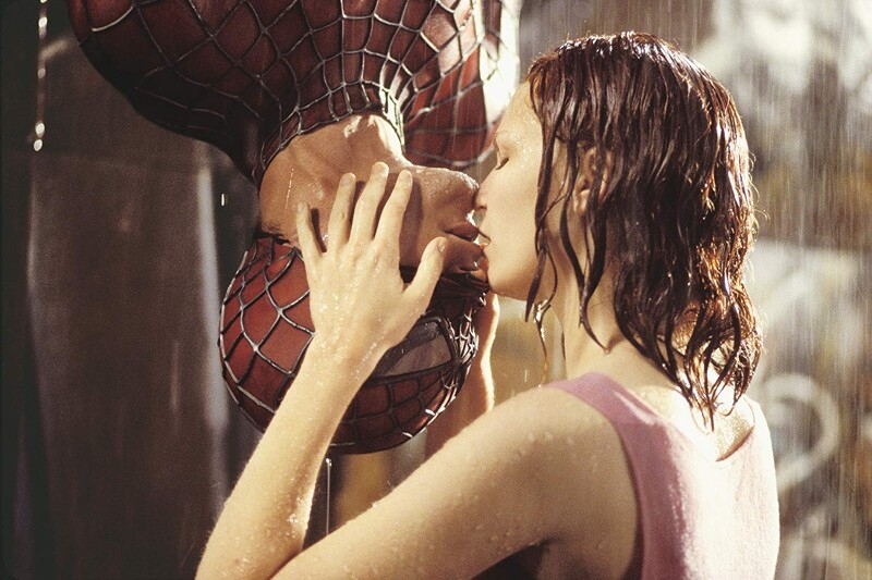 Tobey Maguire在拍攝《蜘蛛俠》系列的電影時,已經與女主角Kirsten Dunst傳出熱戀的緋聞!