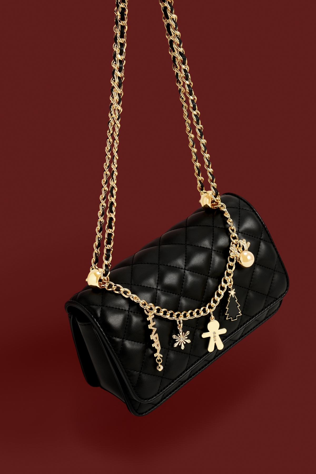 金屬鏈條掛上可愛的薑餅人、聖誕樹等節日裝飾，非常有心思～