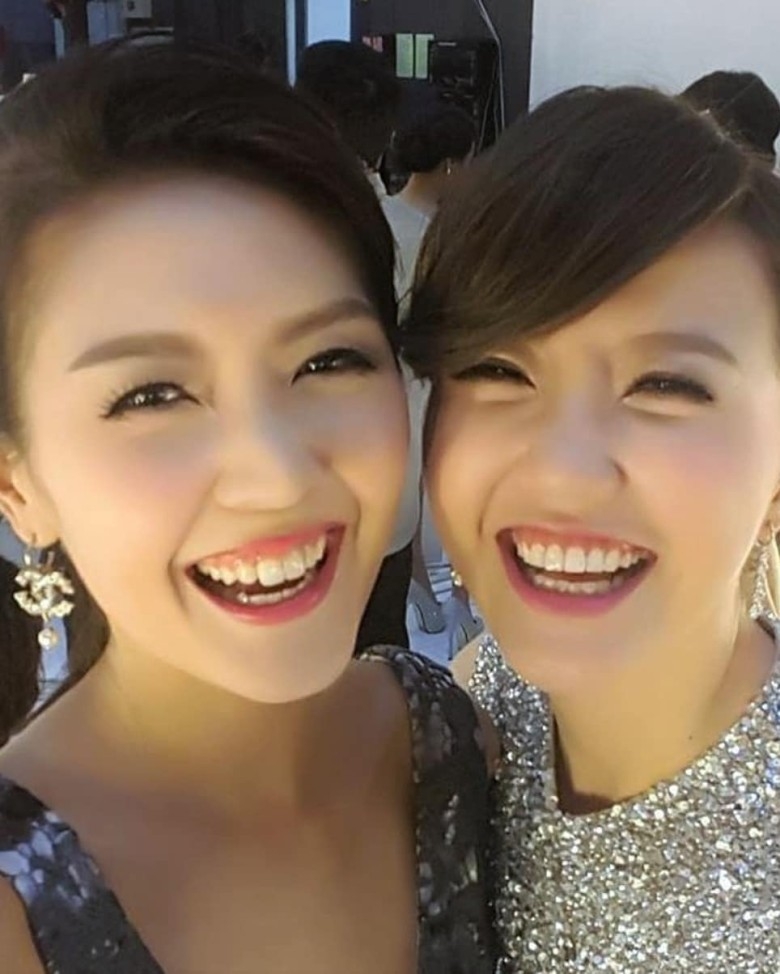 二人合照難分是誰