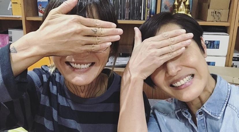 連下半臉都好像