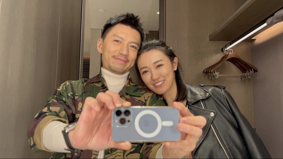 適逢袁偉豪和張寶兒結婚一周年,兩人特意到酒店staycation慶祝!