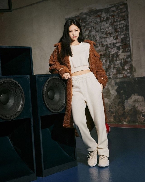 長版的毛絨外套也很特別~