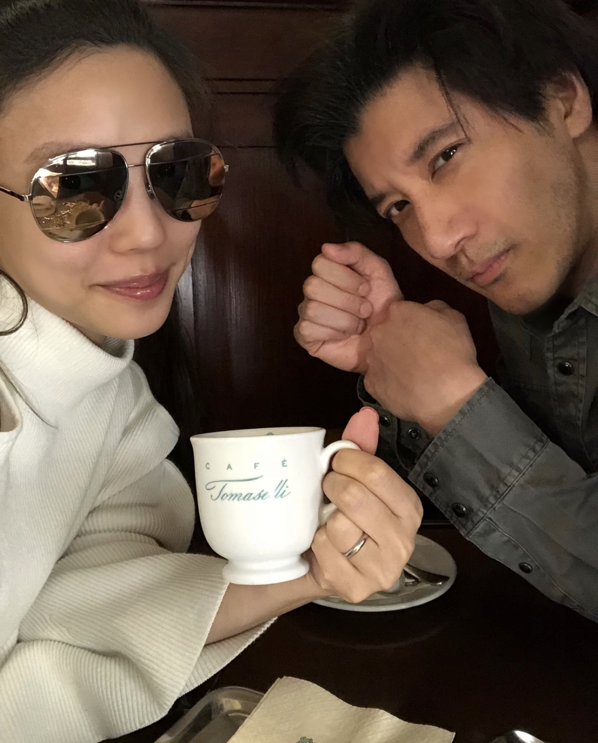 其後甚至插手王力宏的演藝事業!