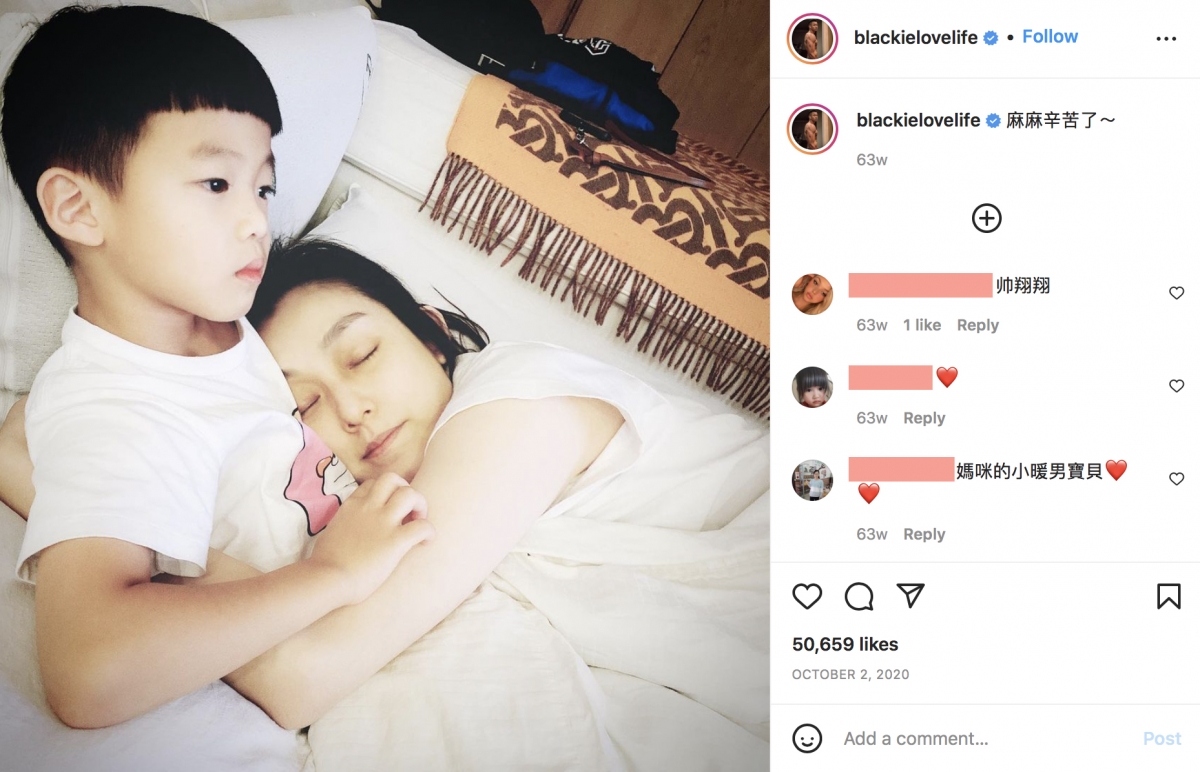 與一對孖仔的日常互動,也讓人覺得他是個愛家的男人~