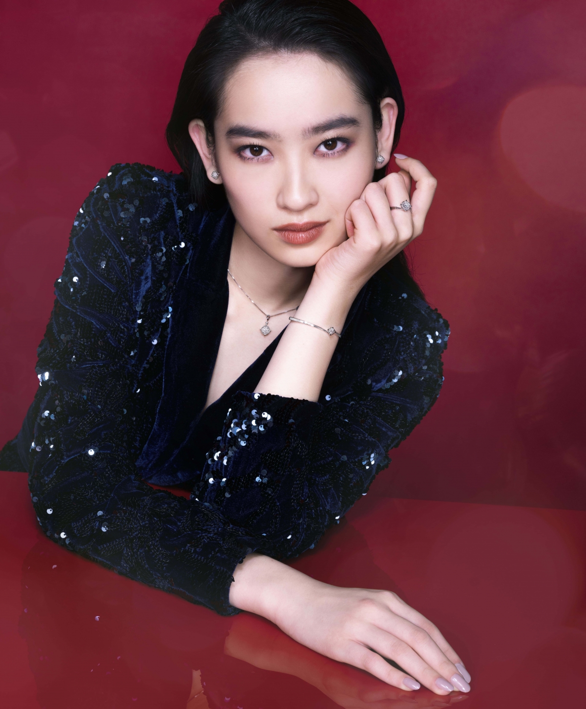 林愷鈴化身前衛女生,散發懾人光芒。