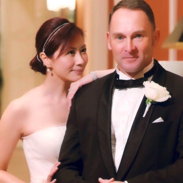 49歲的楊寶玲就帶着兒子Nathan改婚!