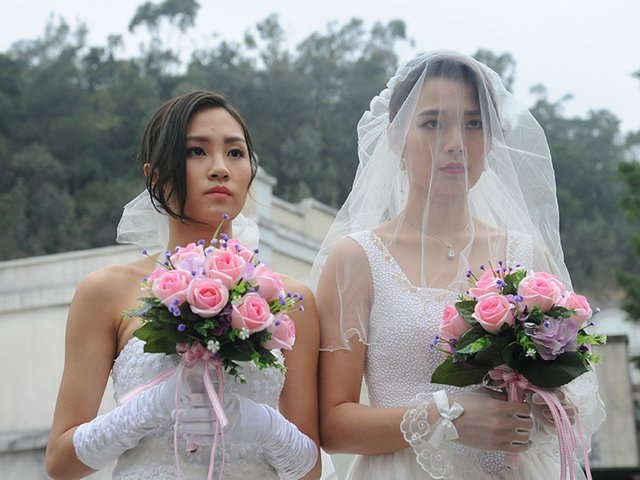 不少網民分析新郎與女賓客關係!