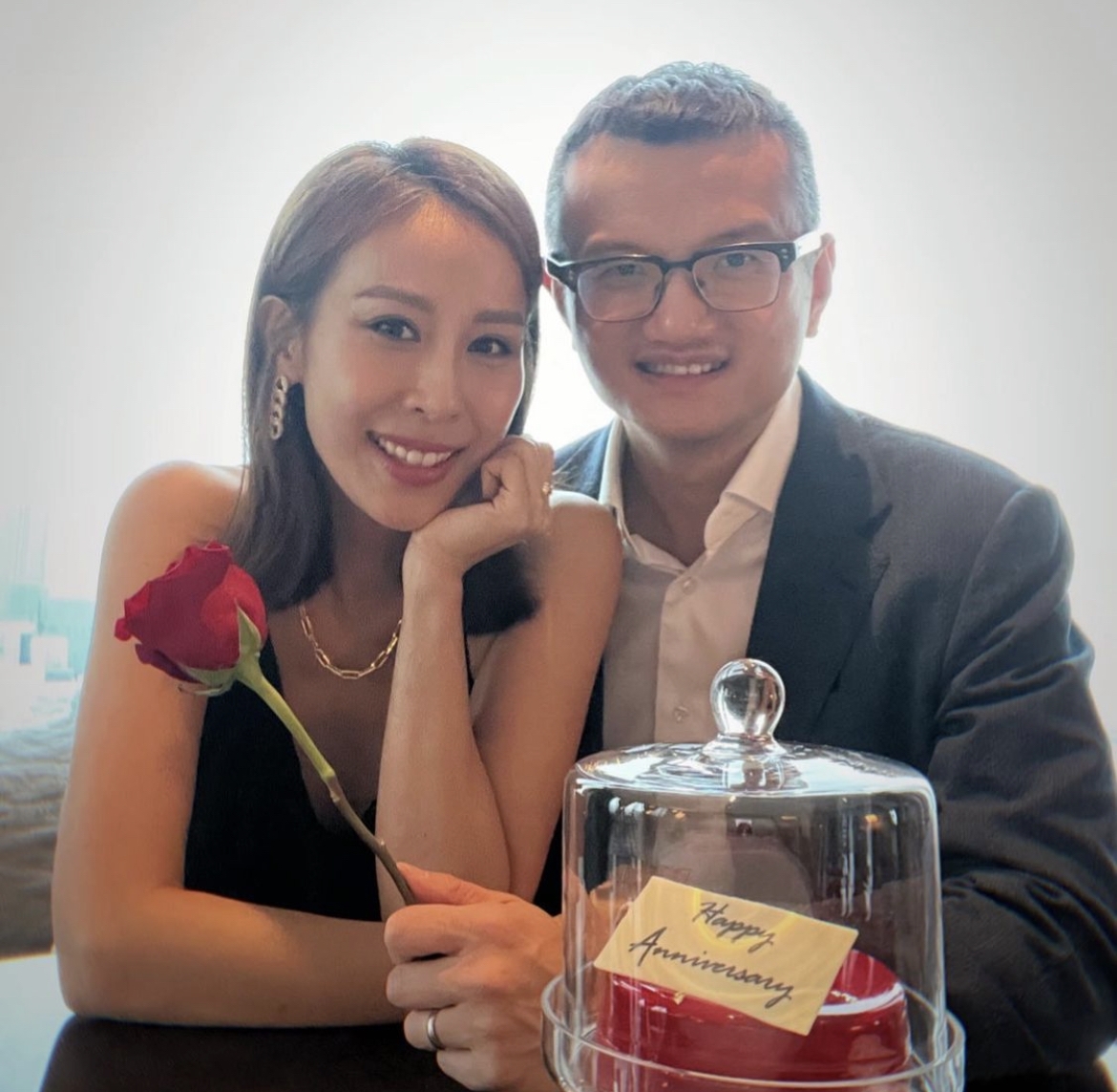 Mandy於2010年與TVB合約期滿,決定離巢,更於同年與Jacky拉埋天窗!