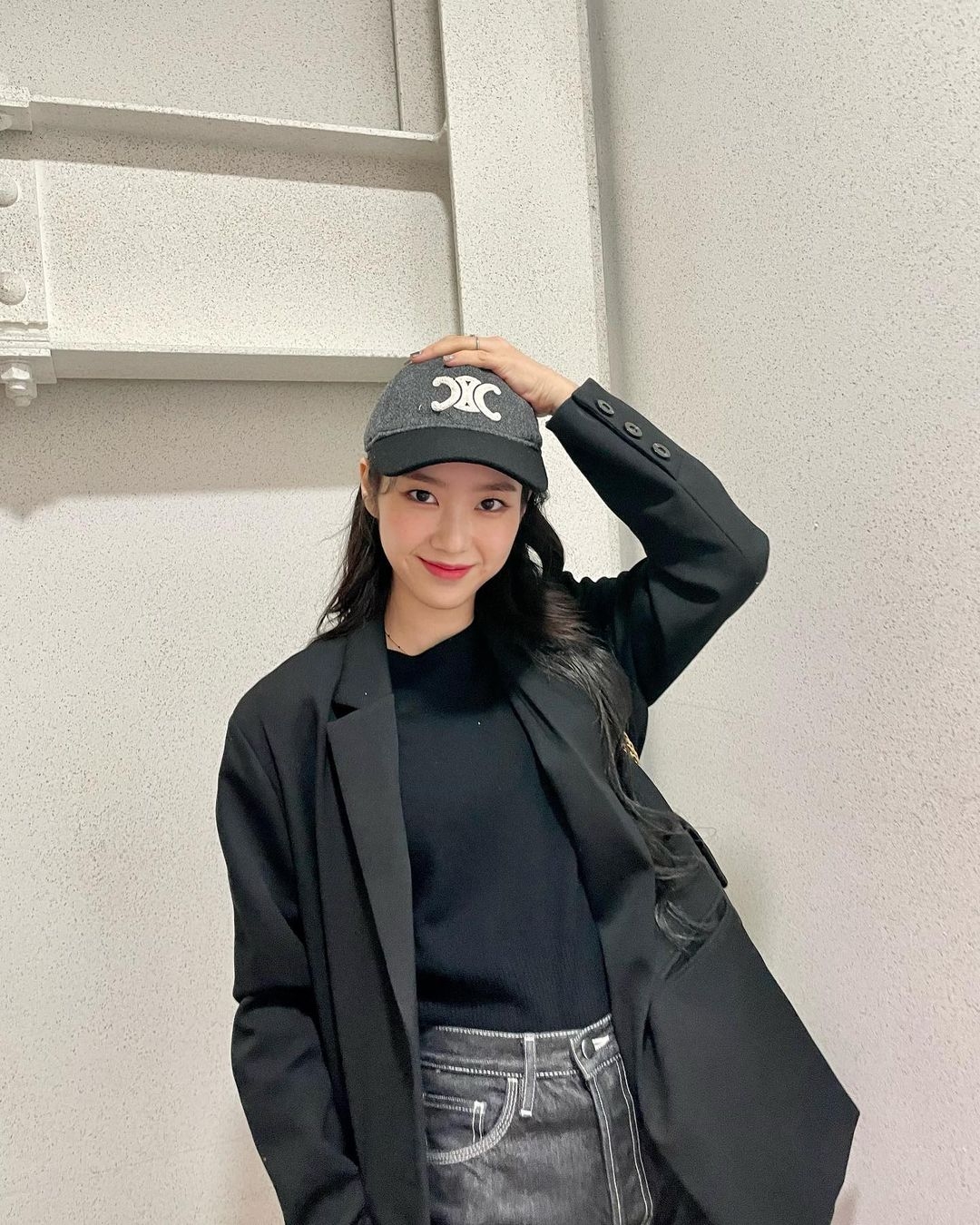 西裝外套也可以混搭出不同風格~