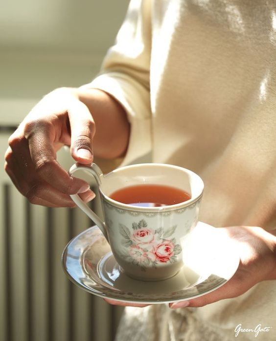 多喝熱飲更能促進循環,血氣、臉色都可得到改善。