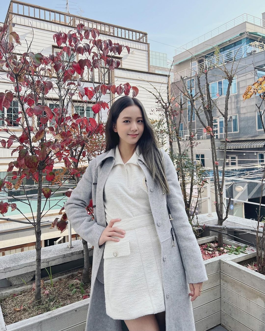 像JISOO這樣搭配就色調統一又好看!