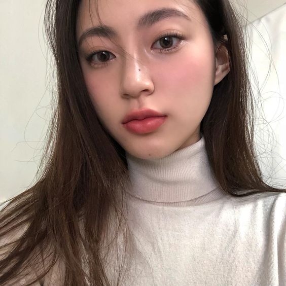 其實簡單妝容也足以幫你修飾臉部瑕疵,記住這3個一步到位聖誕妝容技巧尤其重要!
