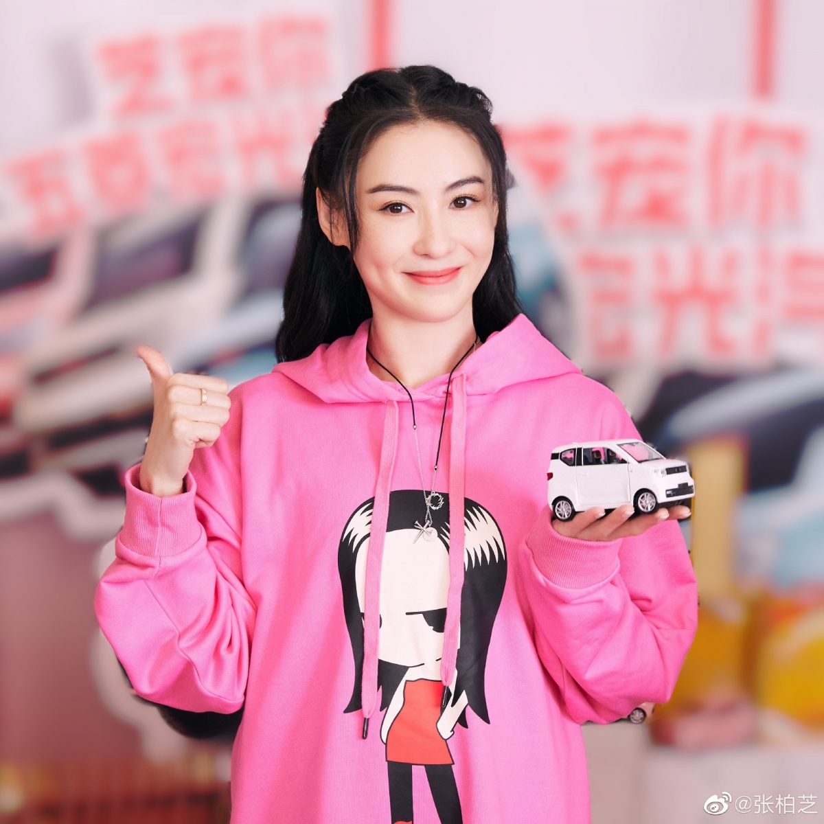 張栢芝在「雙十一」初次直播帶貨時,開始僅10分鐘已吸引逾100萬人湧入觀看!