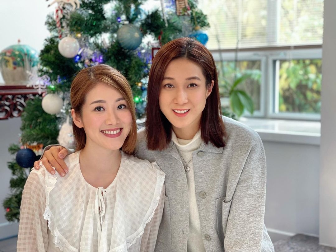 兩人分別在2004年、2013年以溫哥華代表參賽,鄧佩儀更表示視鍾嘉欣為她的role model~